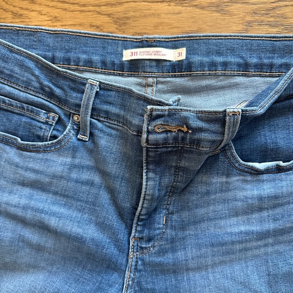 Levi’s Shaping Skinny 311 - Picture 3 of 5